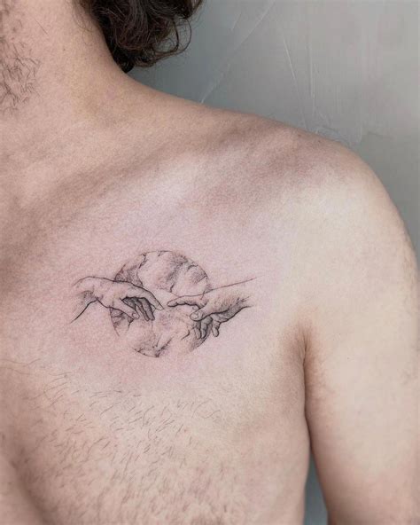 tatuajes en el pecho y brazo|30 ideas de TATUAJES EN EL PECHO de hombre/mujer。